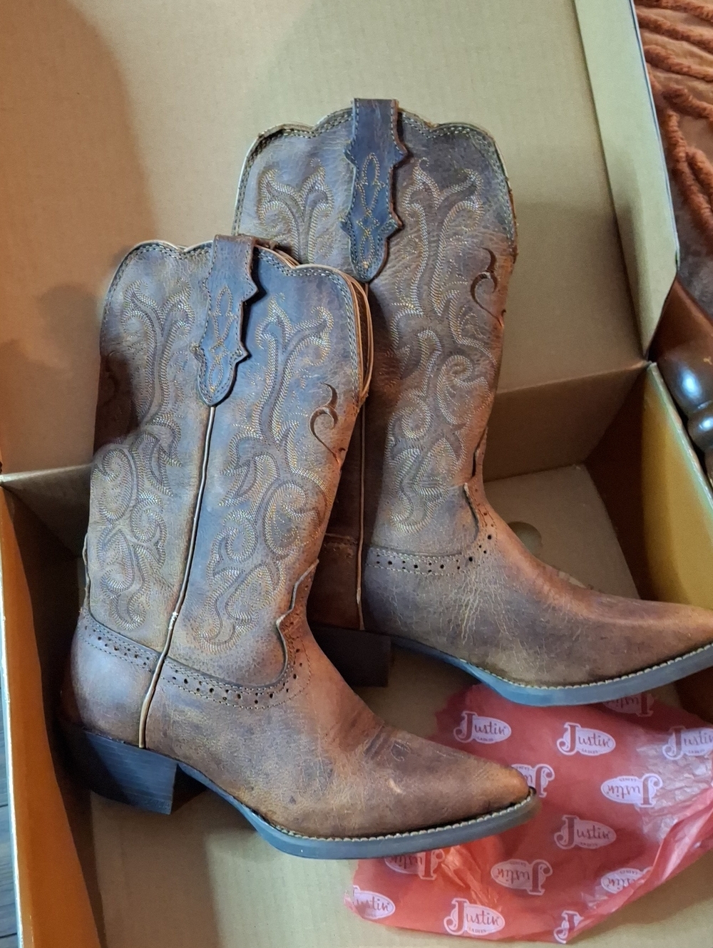 Justin Boots Brown Distressed Leather Upper Western 9B New